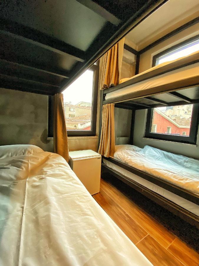 Nomad Hostel Karakoey Estambul Exterior foto