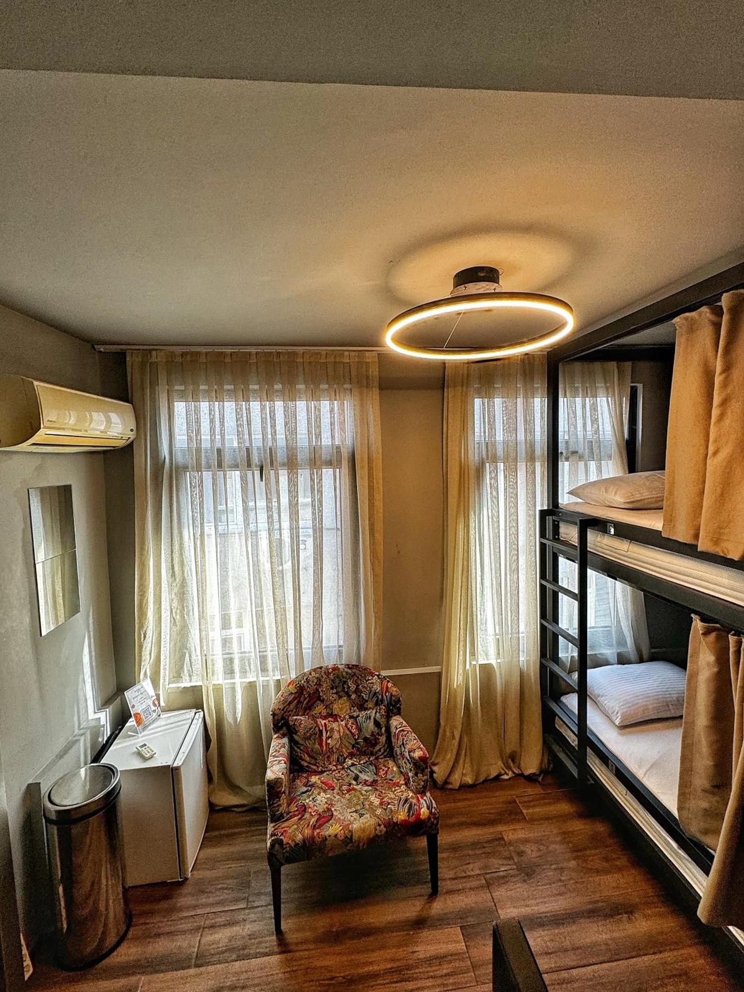 Nomad Hostel Karakoey Estambul Exterior foto