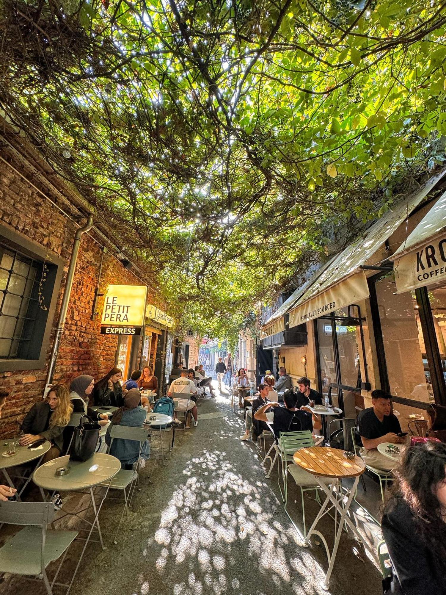 Nomad Hostel Karakoey Estambul Exterior foto